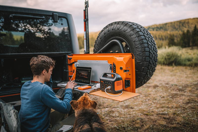 Jakcery 240 power station is recharging laptop.