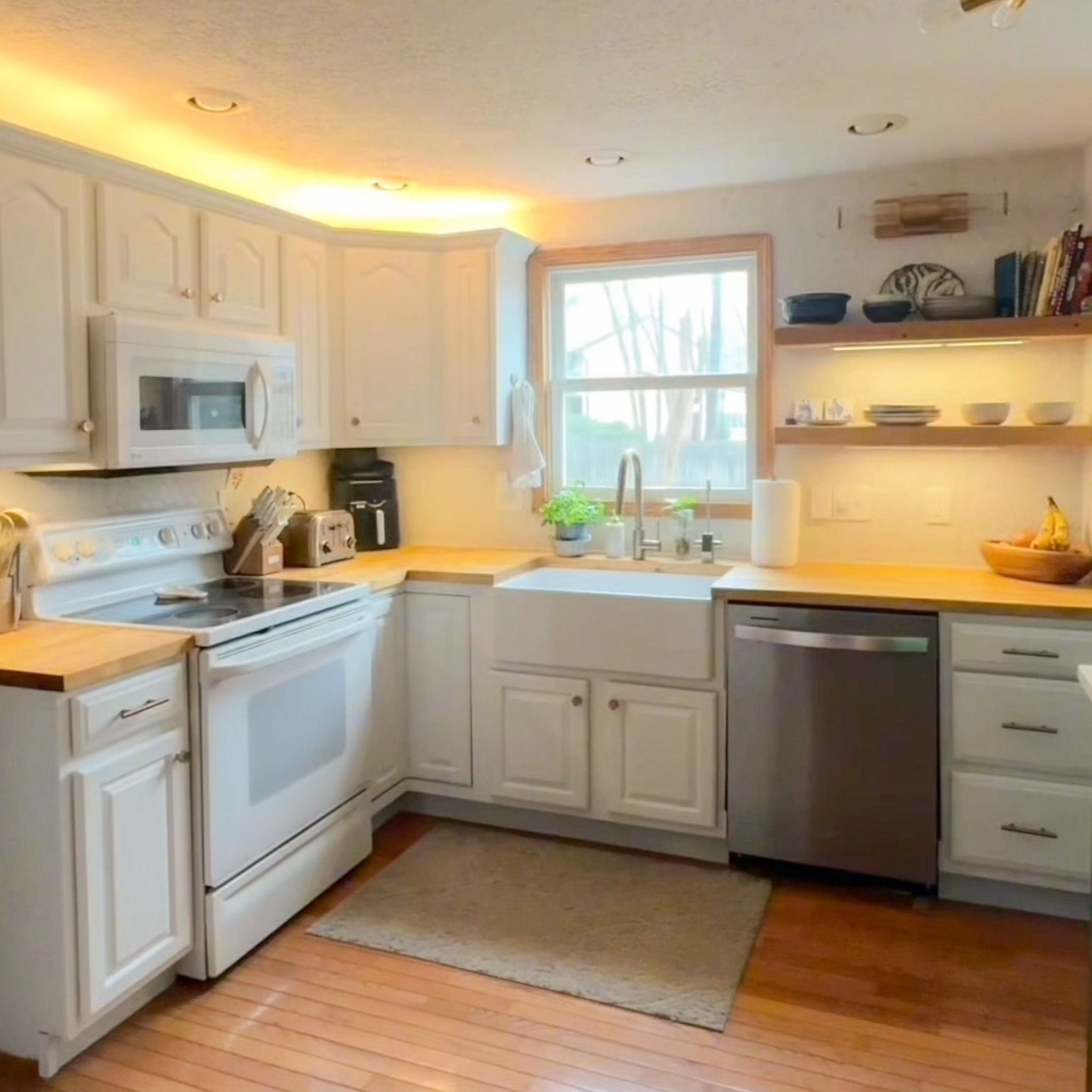 GlowRight lighting in kitchen