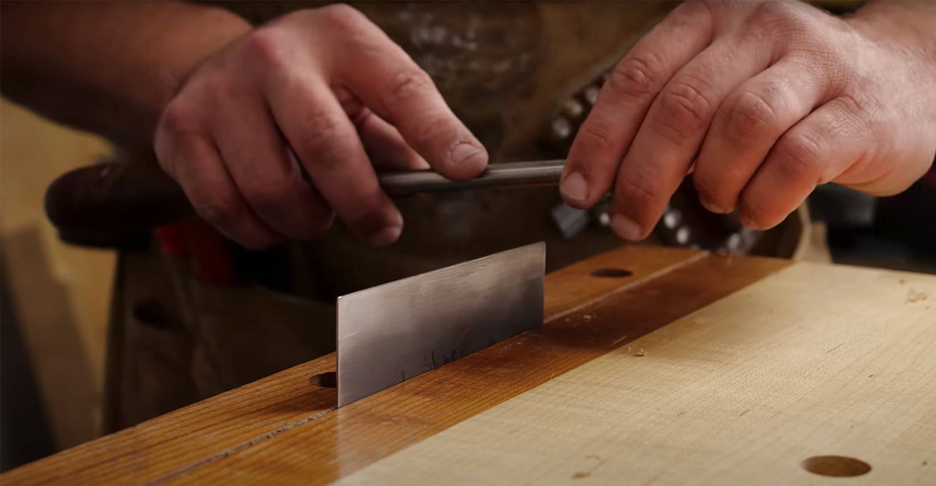 Burnishing a card scraper