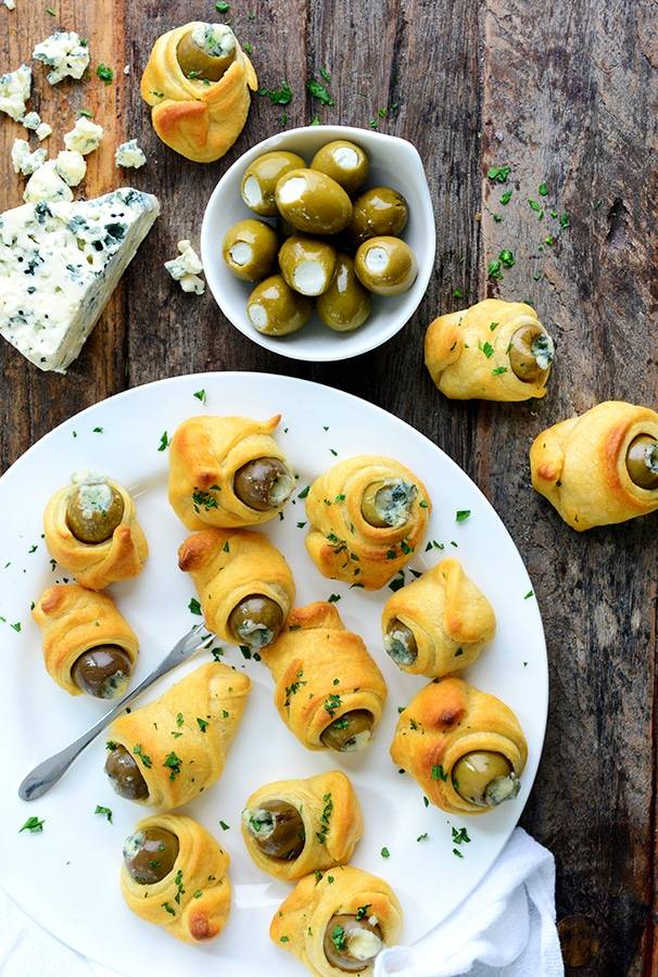 blue-cheese-stuffed olives puffs