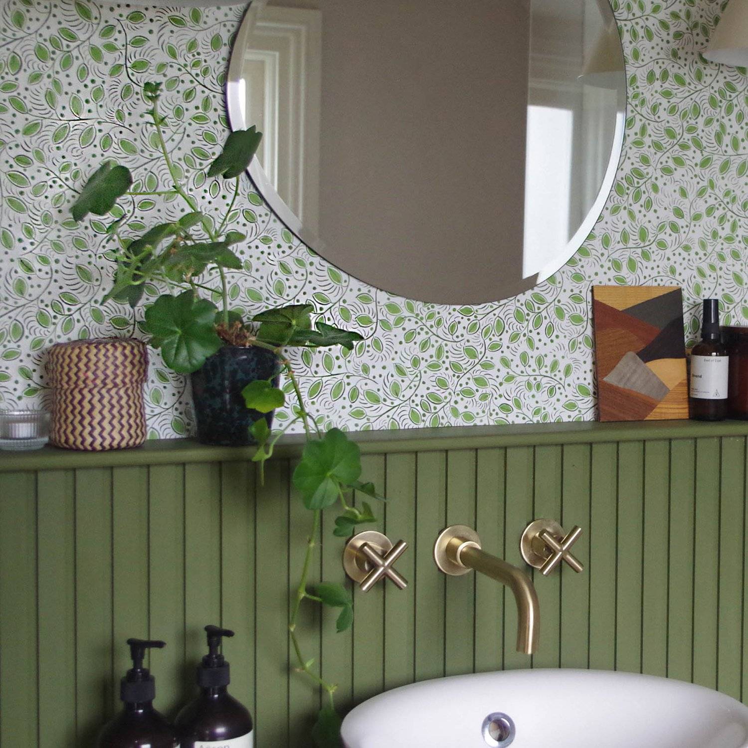little-leaves-wallpaper-lowri-wallpapered-bathroom-the-design-yard