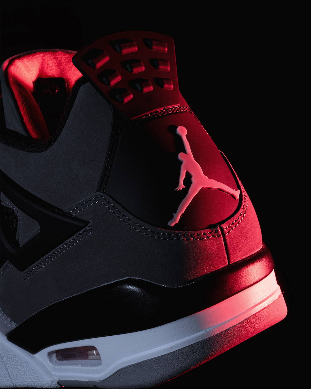 aj4 retro infrared heel view