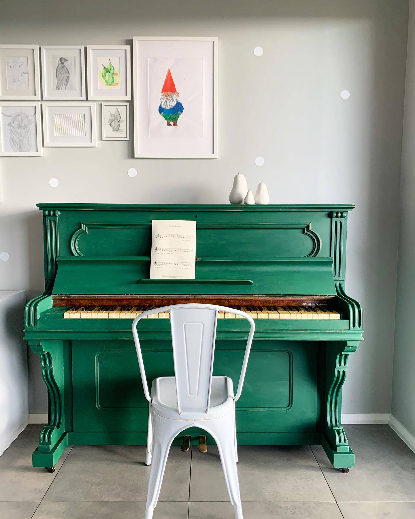 green grand piano