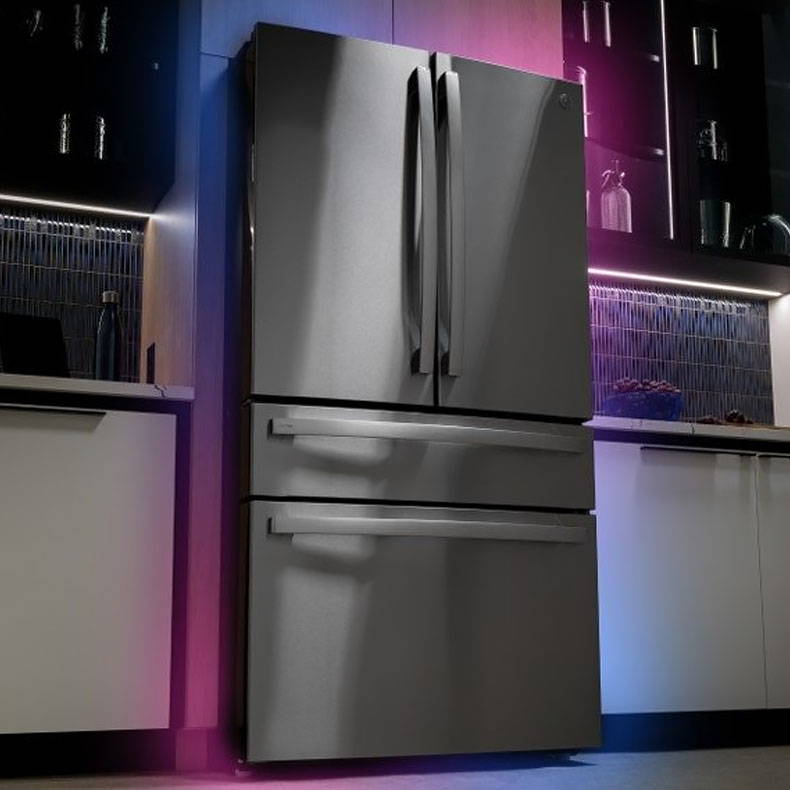 image of the 4-door refrigerator with doors shut.