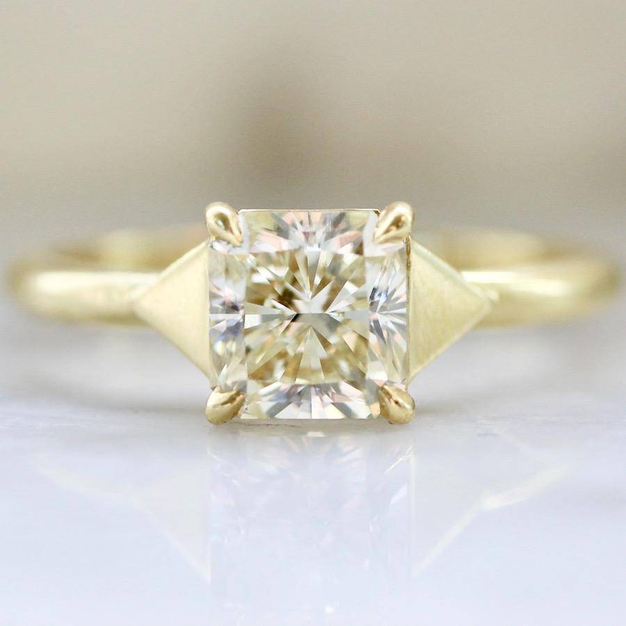 radiant-cut-diamond-ring