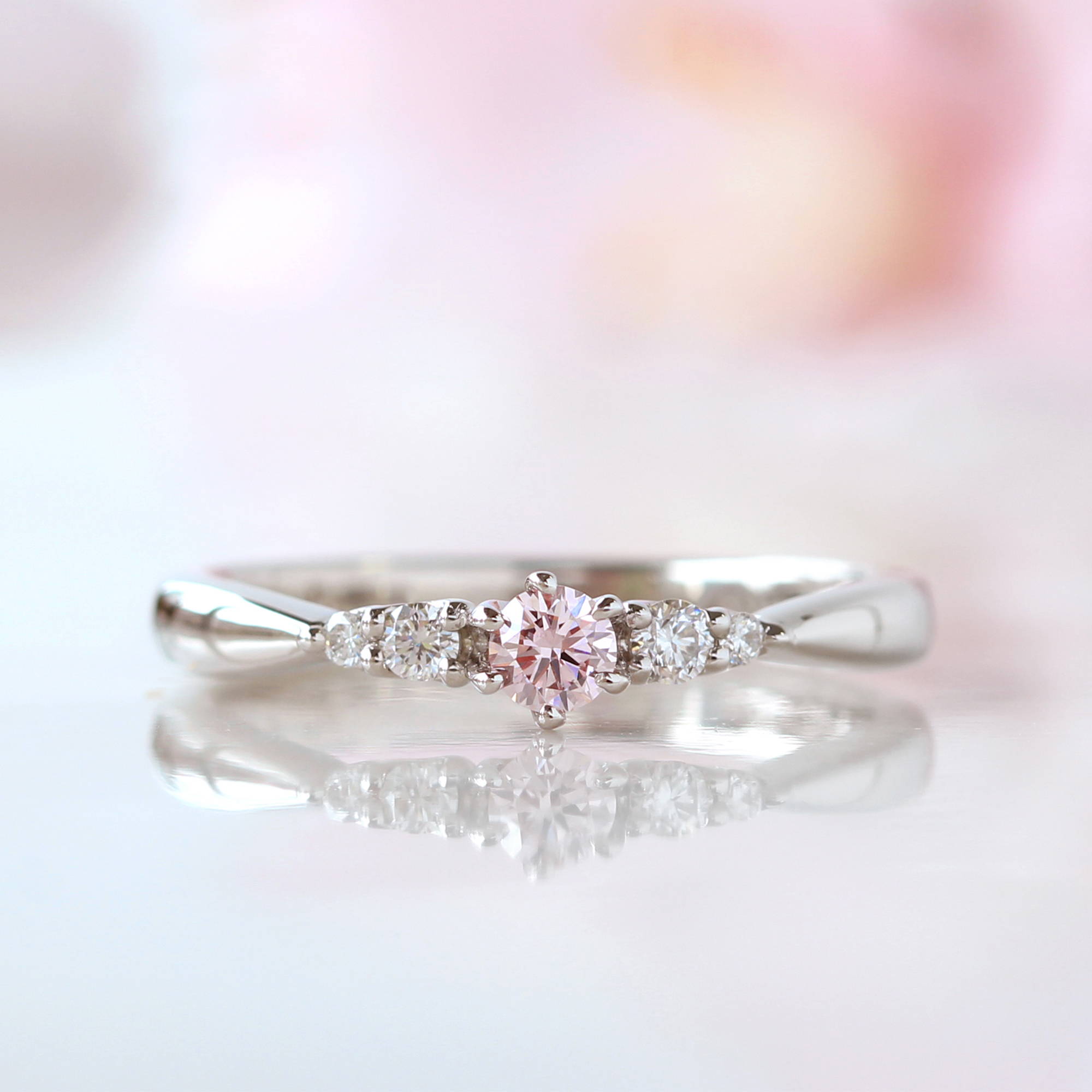 ビズー公式】ピンクダイヤモンドの婚約指輪 （エンゲージリング）ー