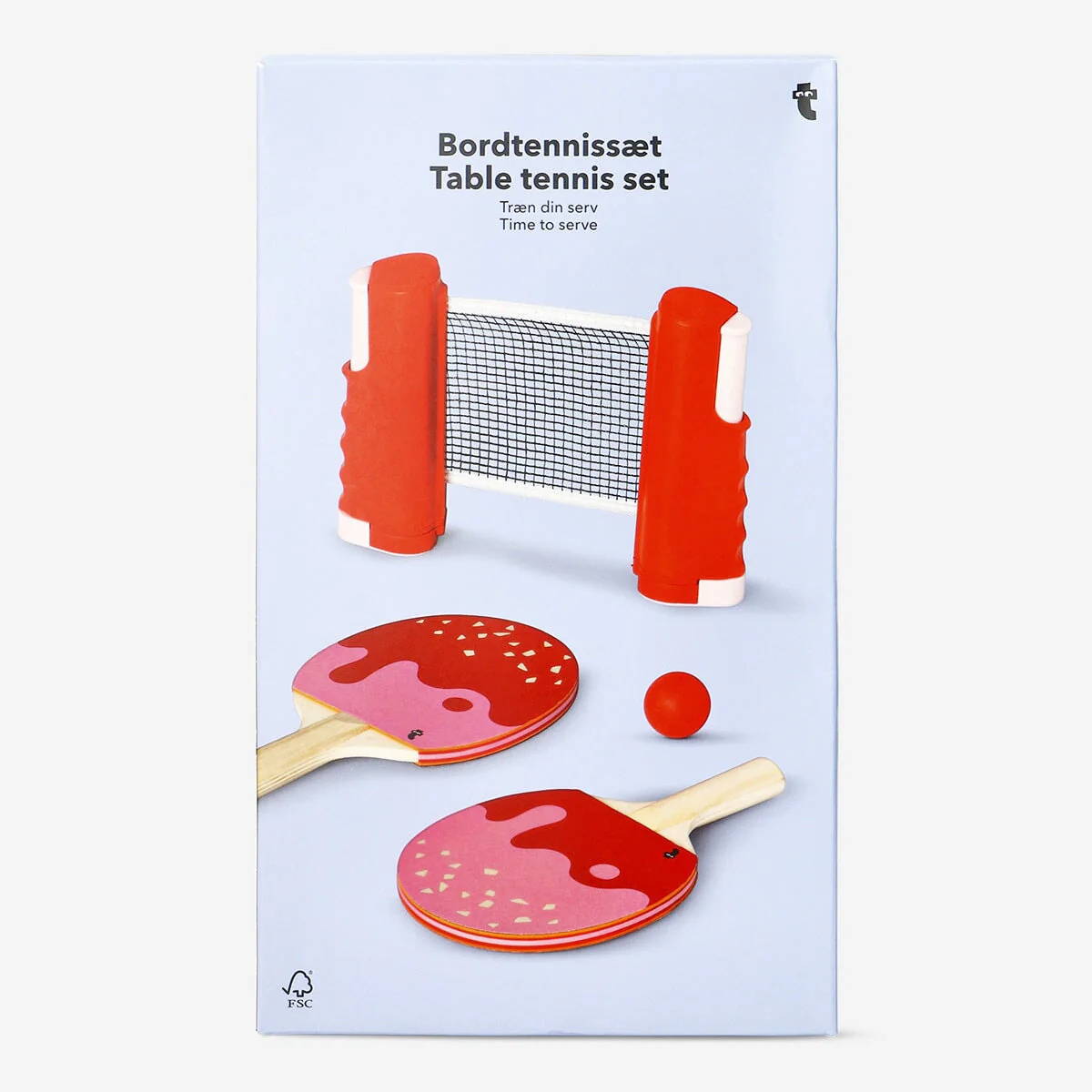 Czerwone i różowe łopatki do tenisa stołowego z mini siatką i czerwoną piłką, zapakowane w pudełko, na jasnoniebieskim tle.
