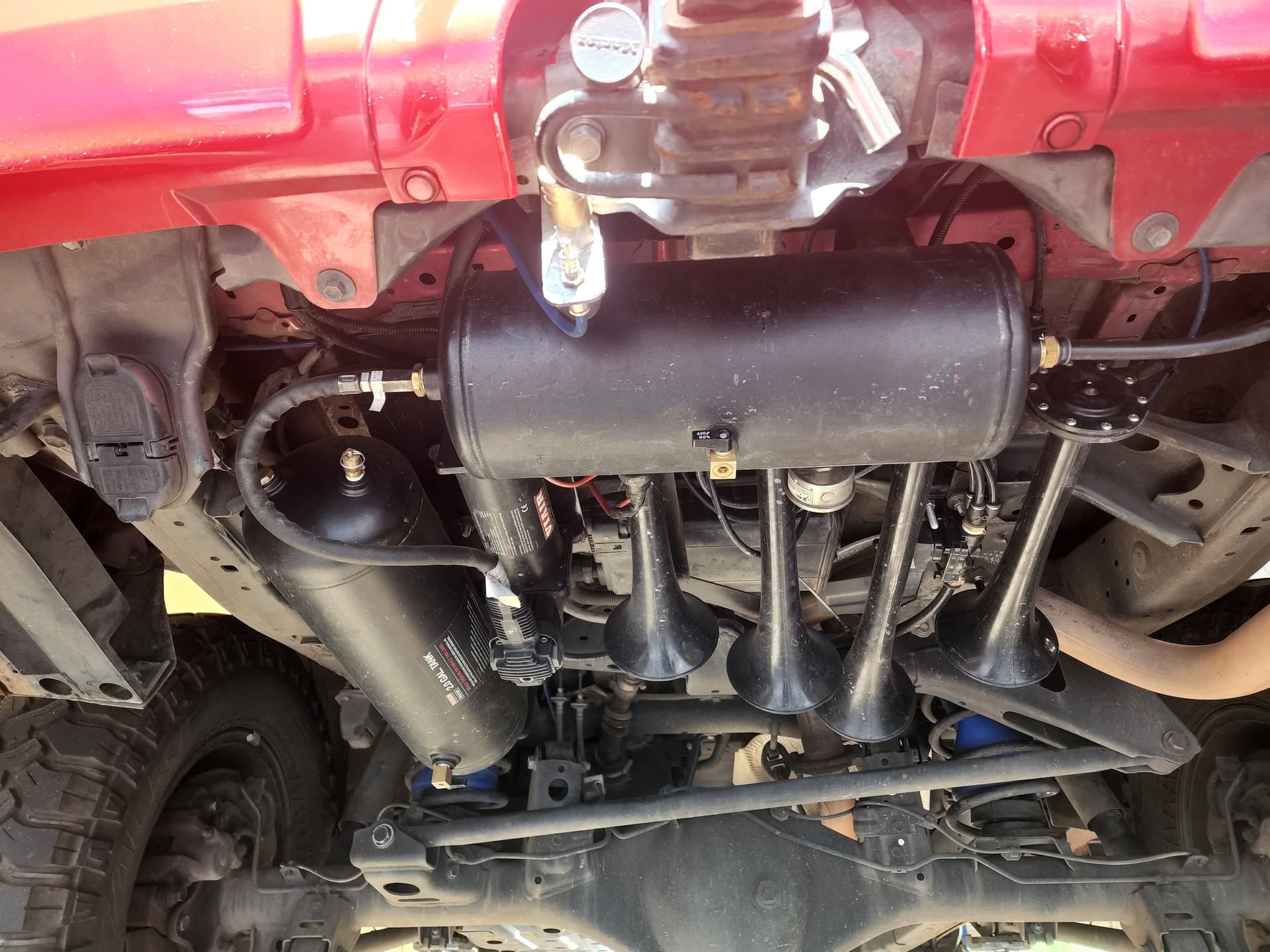 Conductor’s Special 544 Nightmare Edition Train Horn Kit installed on Daniel's 2015 Toyota 4Runner with dual 2-gallon tanks