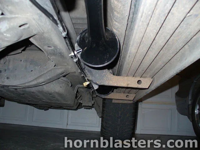 Single black train horn mounted vertically undercarriage garage Toyota 4Runner Shocker XL gallery photo 5