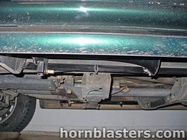 Train horn tucked behind rocker panel forest green body Toyota 4Runner Shocker XL undercarriage gallery photo 9