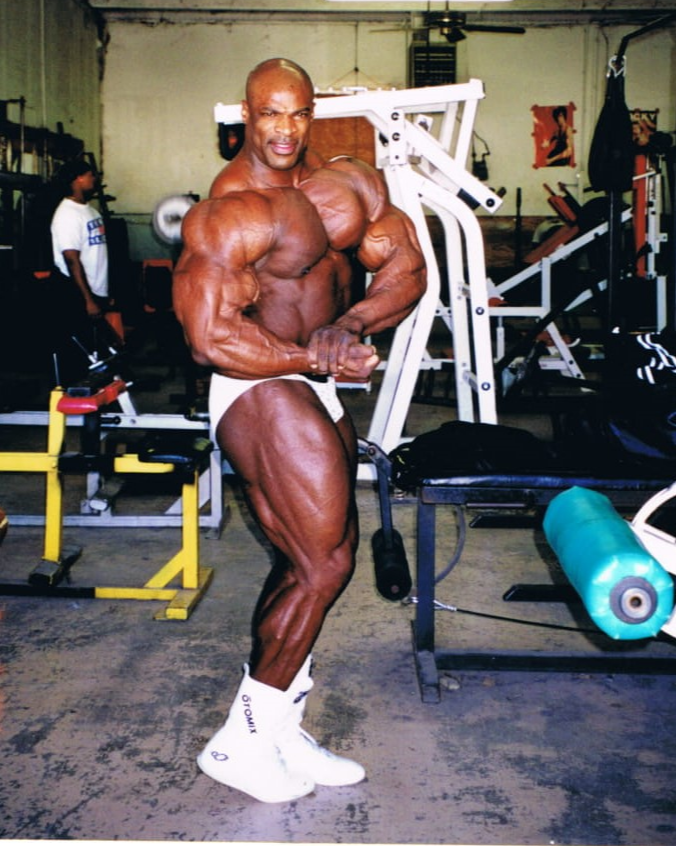 Ronnie Coleman rare photos 2 weeks out from the arnold classic 2001