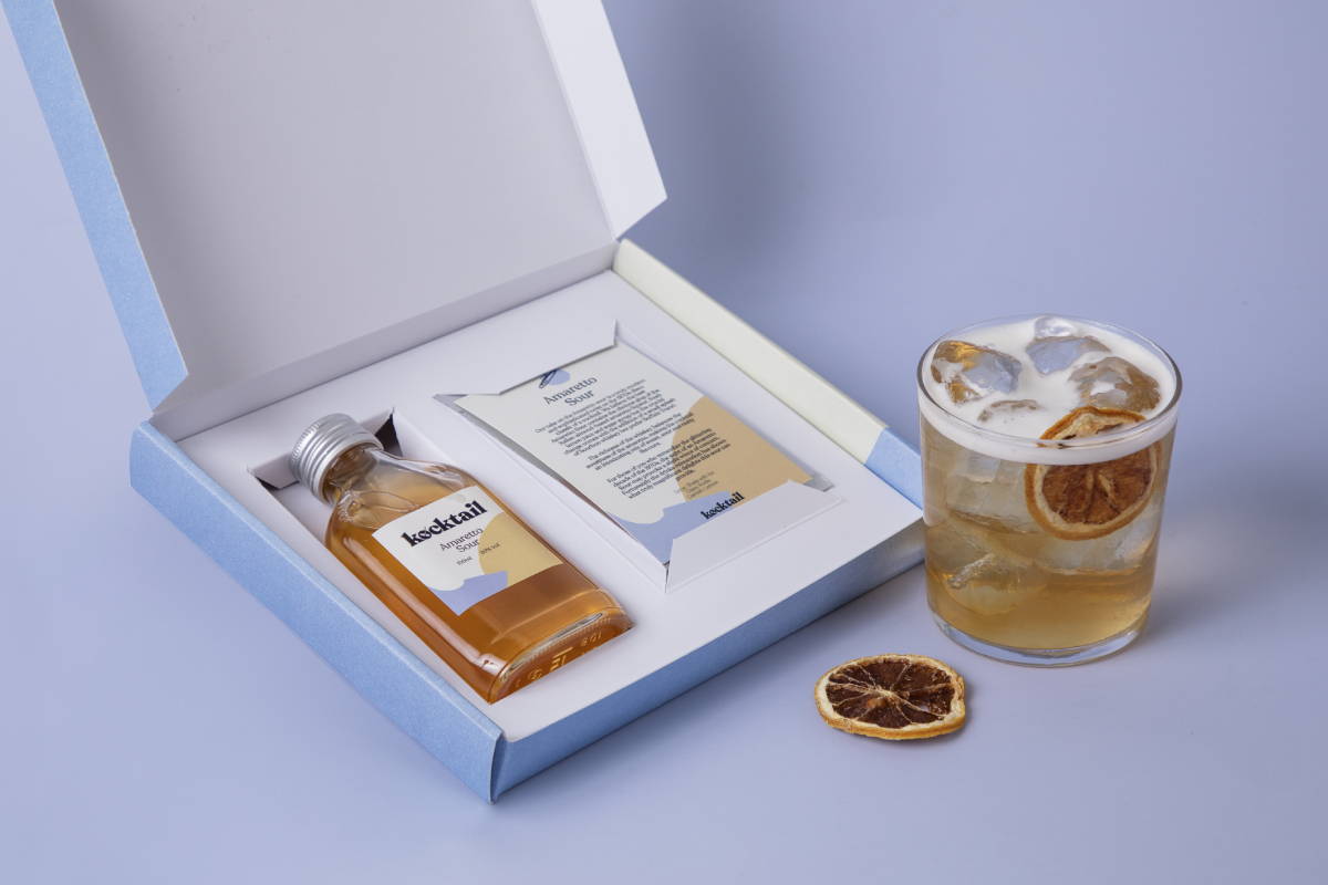 single amaretto sour gift box with cocktail glass