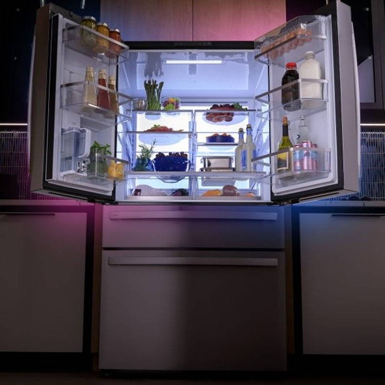 Dynamic image of the refrigerator with doors open, illuminated