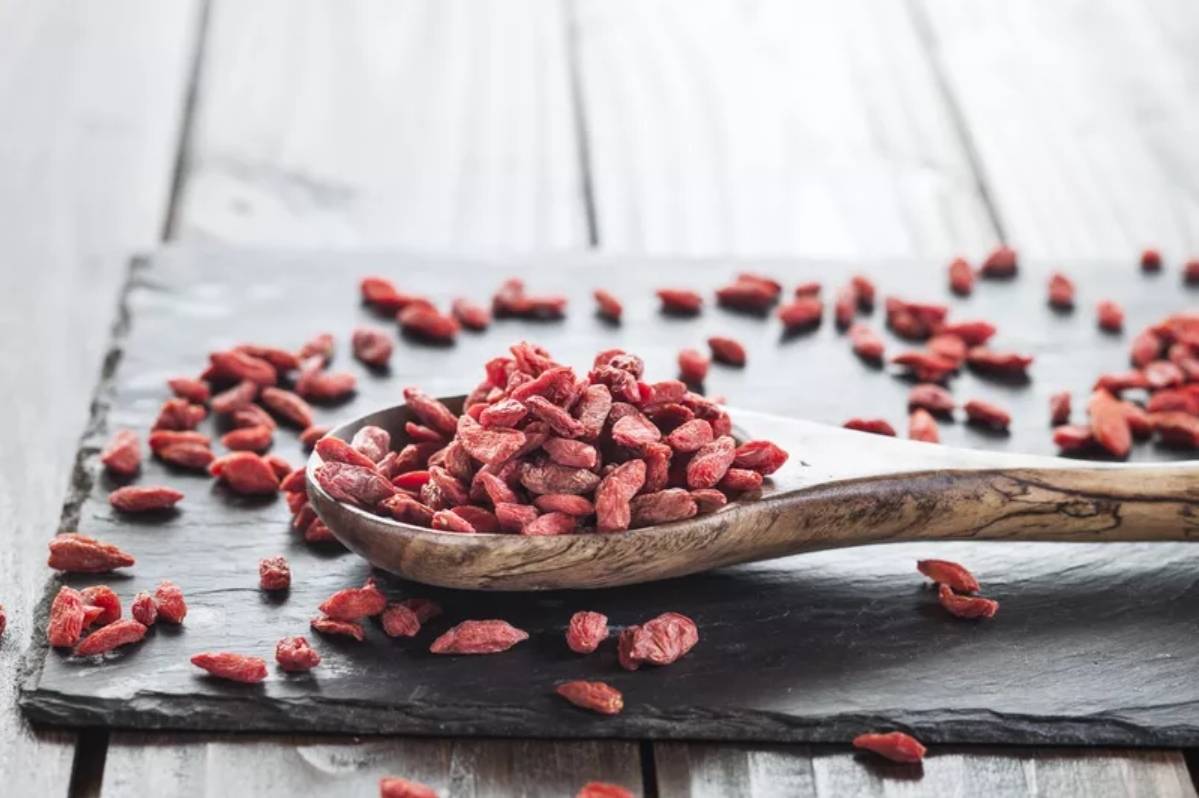 Benefits of dried goji berries by depology 