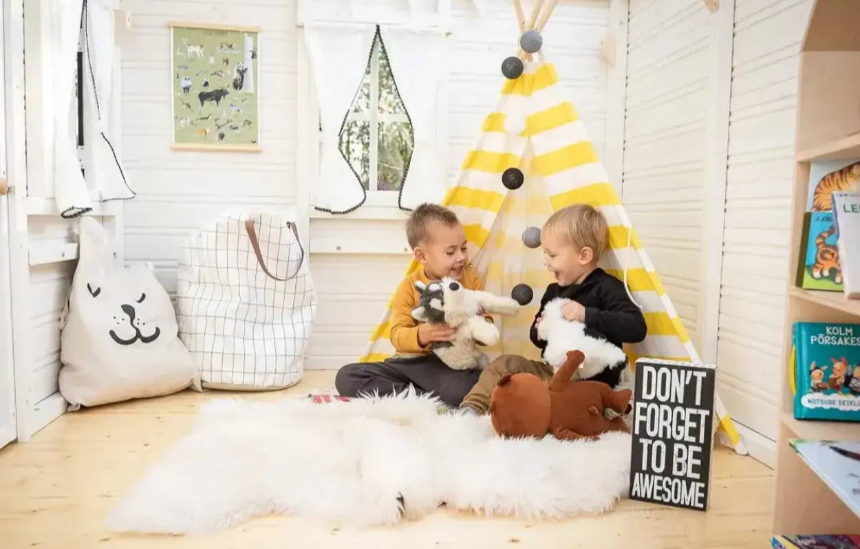 Kids playing inside wooden playhouse Arctic Nario