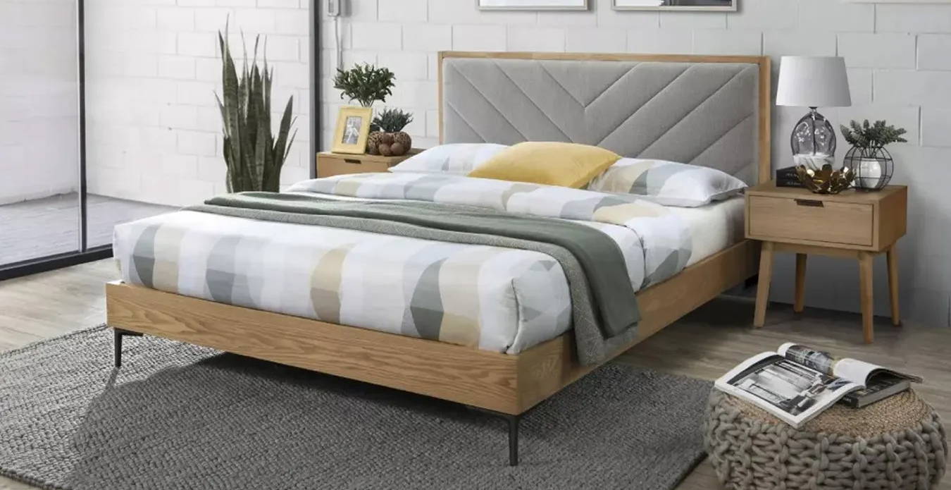 Dřevěná postel Sven
