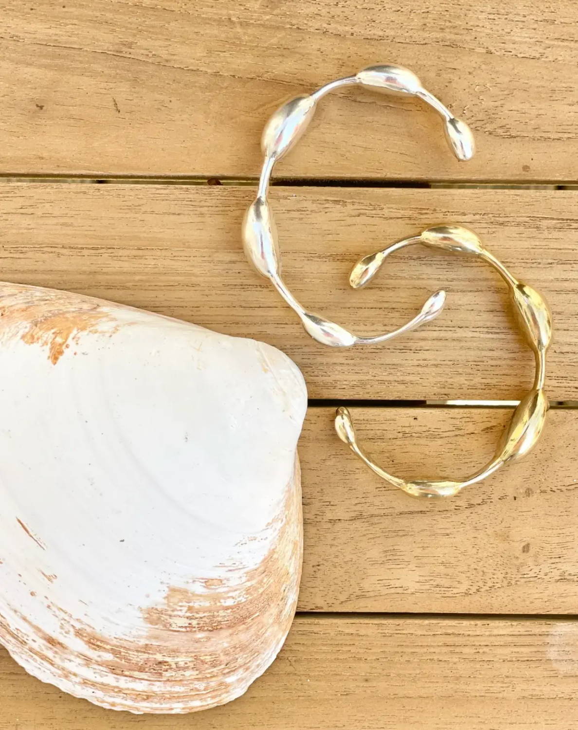 Silver and gold seaweed bracelet with clam shell