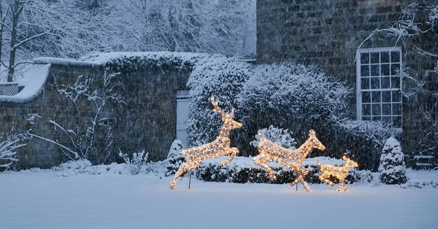 The Harlow Family (warm white LED setting) in a wintery garden