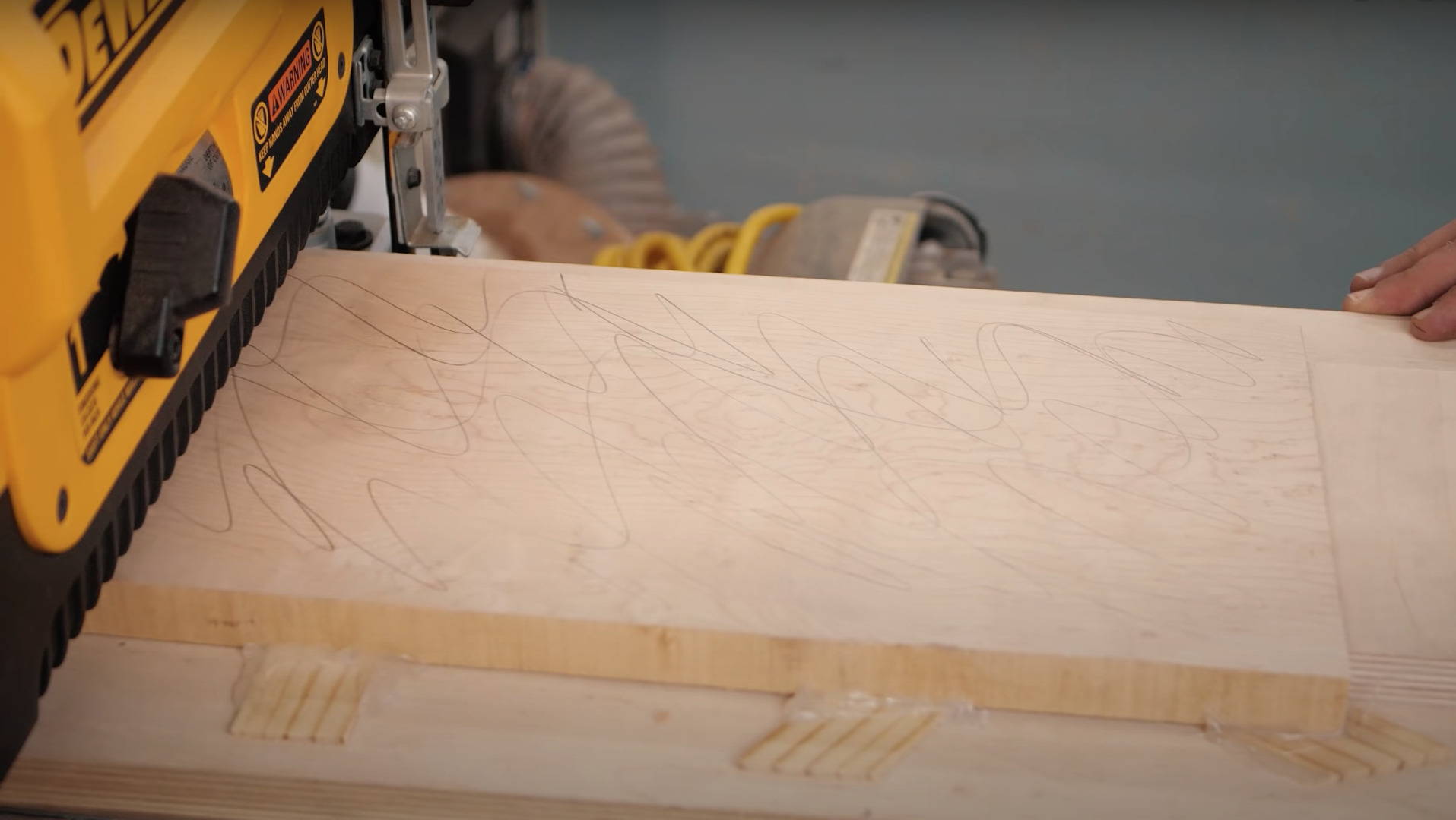 Jointing a board with a planer jig