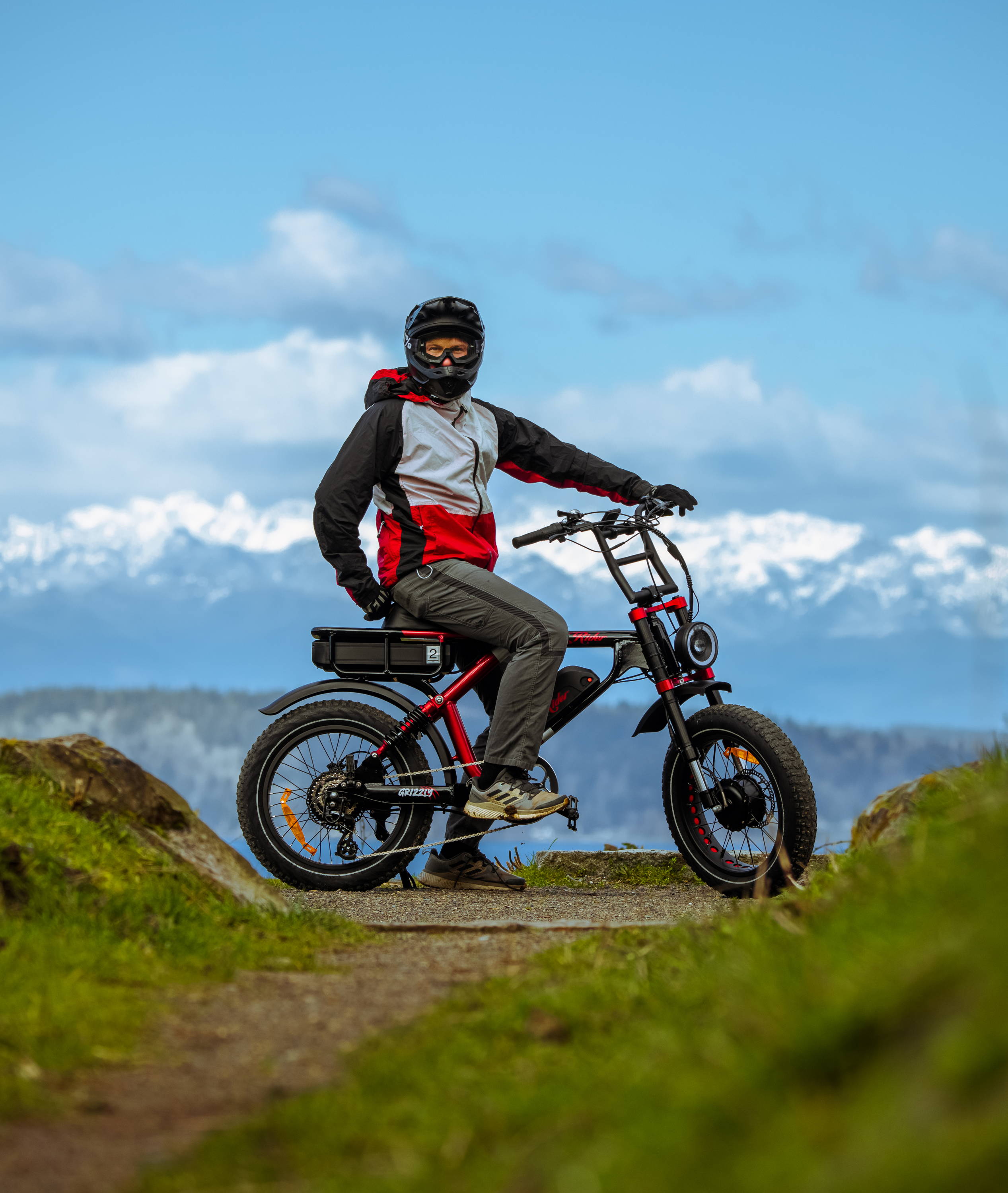 A view of the Grizzly electric bike from Ariel Rider, with a high-quality aluminum frame, powerful motor and advanced features for a superior riding experience.