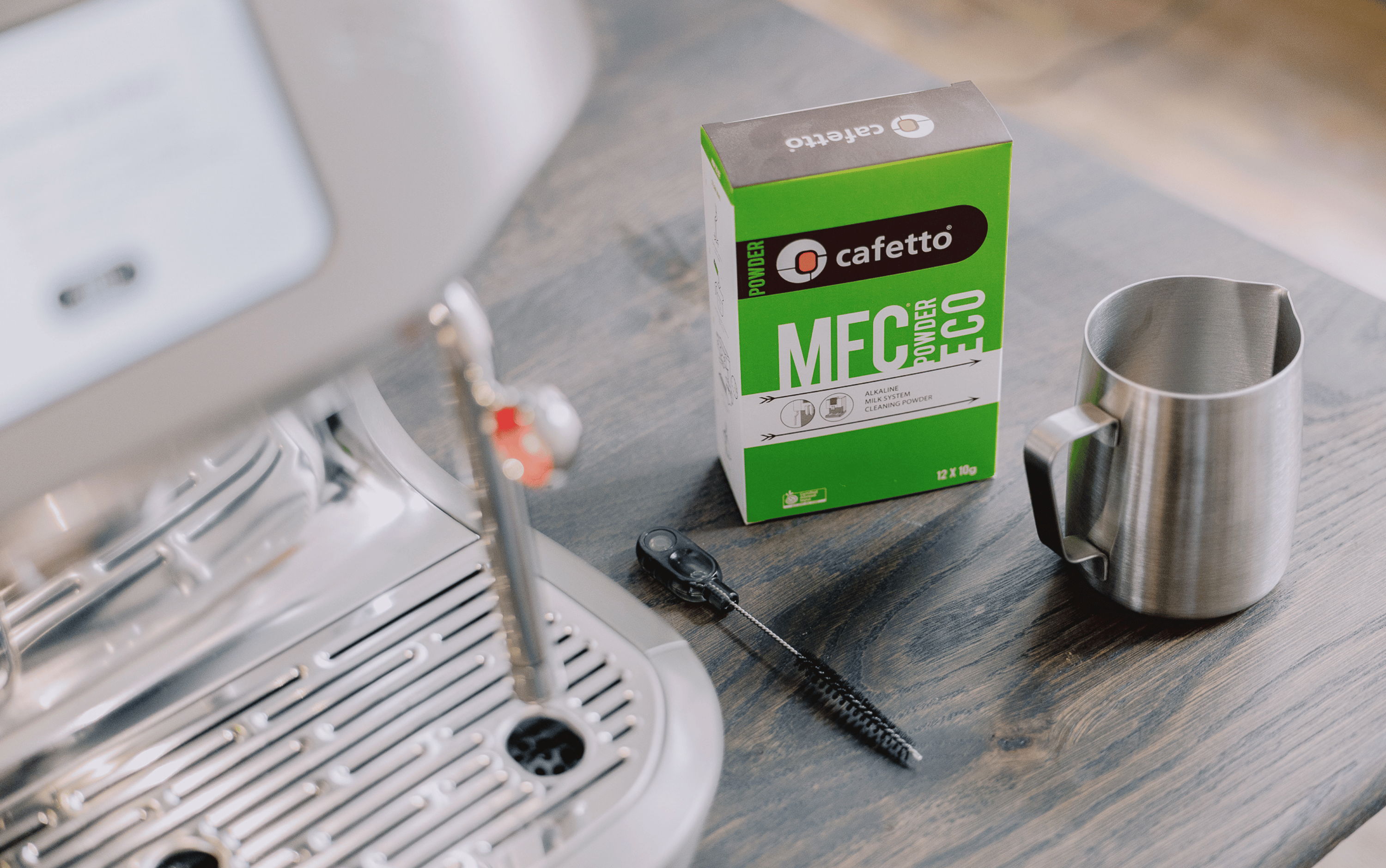 Onderhoud Sage Espresso Machine - zicht op melkstomer en MFC Cleaner van Cafetto