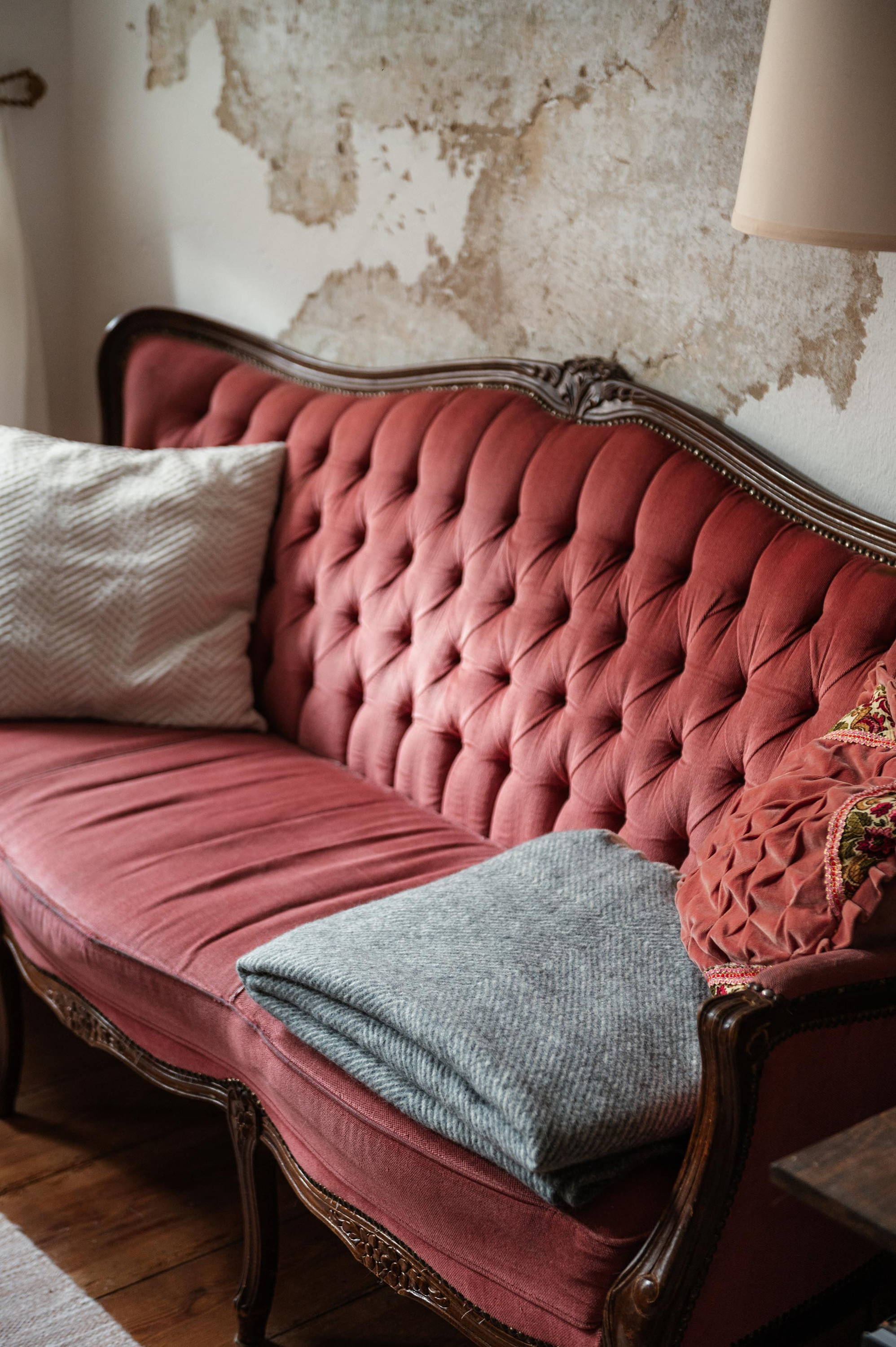 Ein Vintage Sofa in Rosa