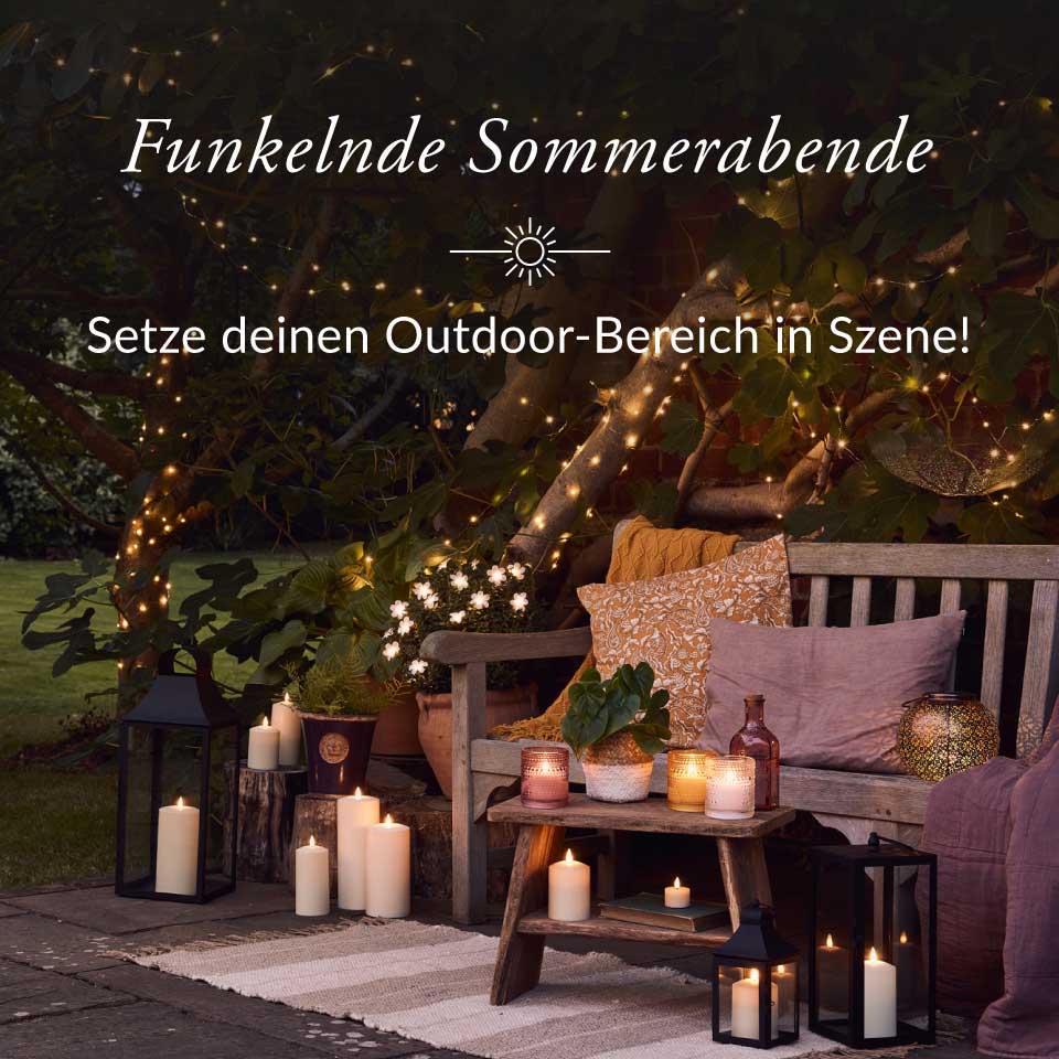 Gemütliche Sitzecke im Garten mit Outdoor LED Kerzen  und Solarlaternen