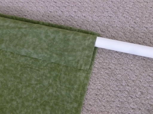 Hanging a Quilt on a Wall Using a Curtain Rod – Bobbin In Quilts