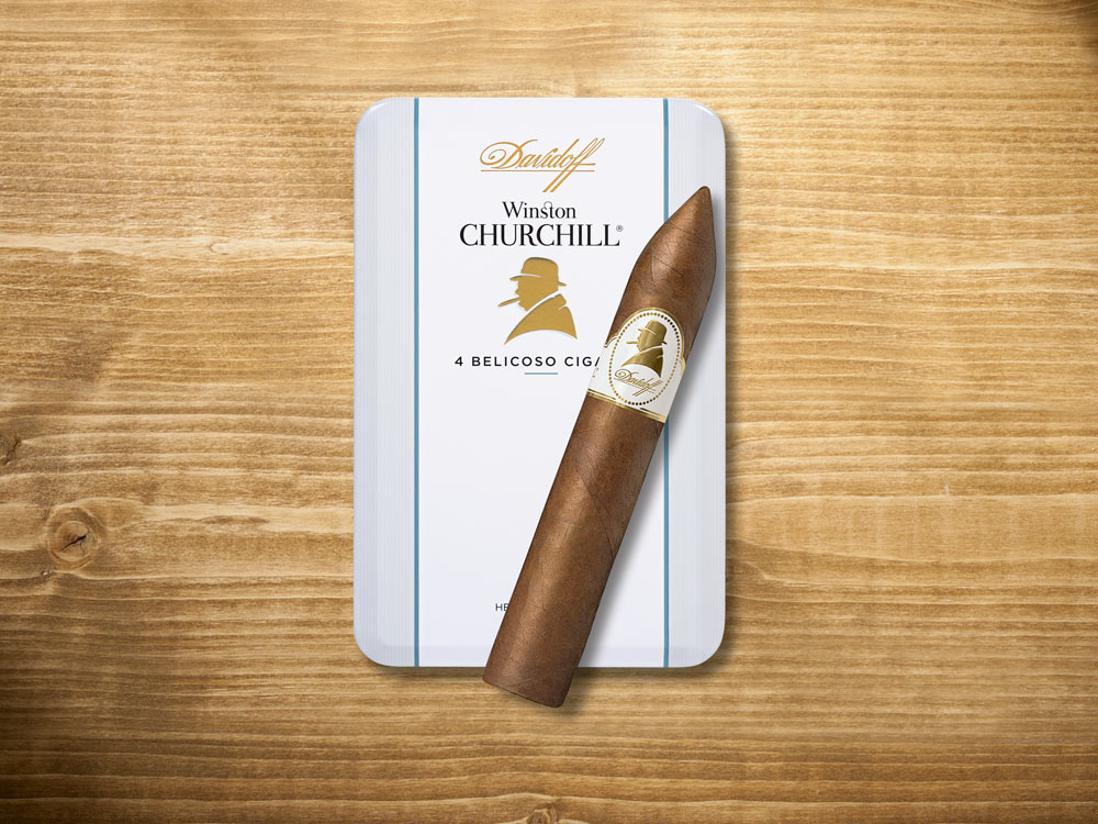 Die Davidoff Winston Churchill «The Original Series» Belicoso-Zigarre auf ihrer geschlossenen Dose liegend.