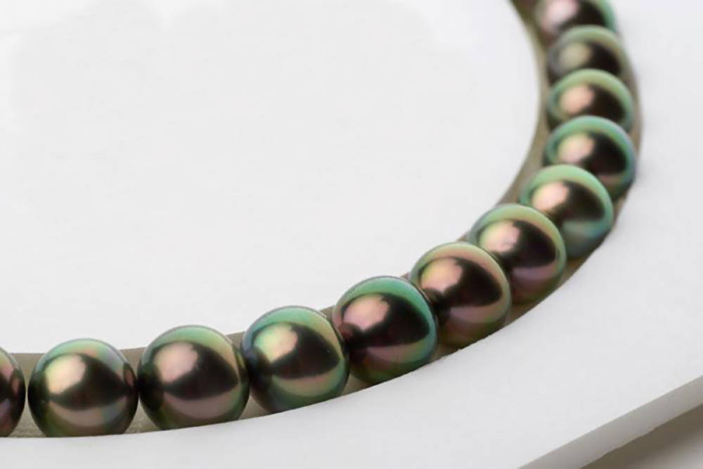 Pearl Colors: Black Tahitian Pearls