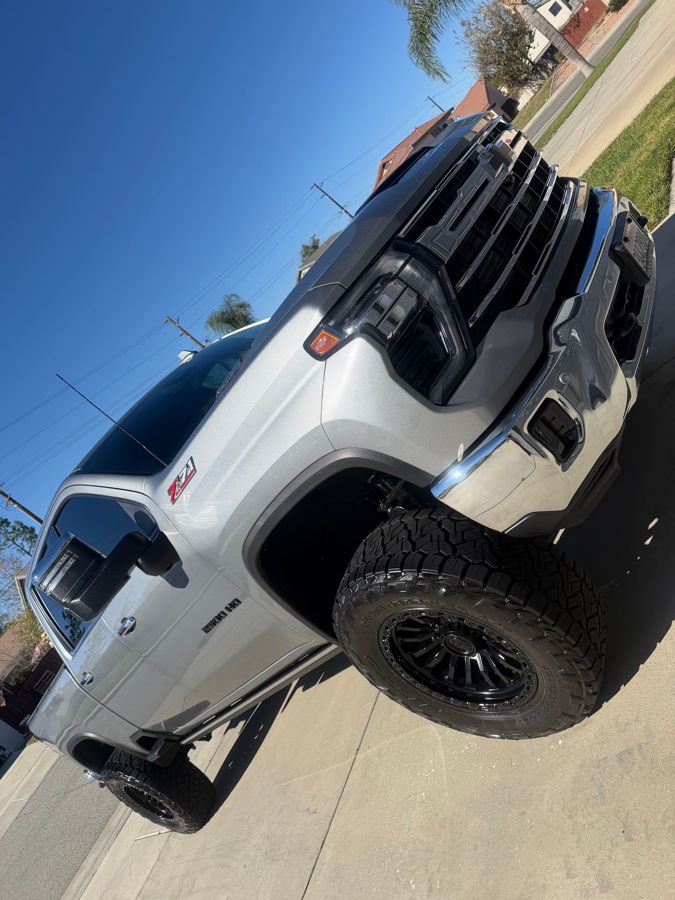 Nicole's 2024 Chevy Silverado 2500 HD Train Horn Install with Stealth Spare Tire Delete Kit