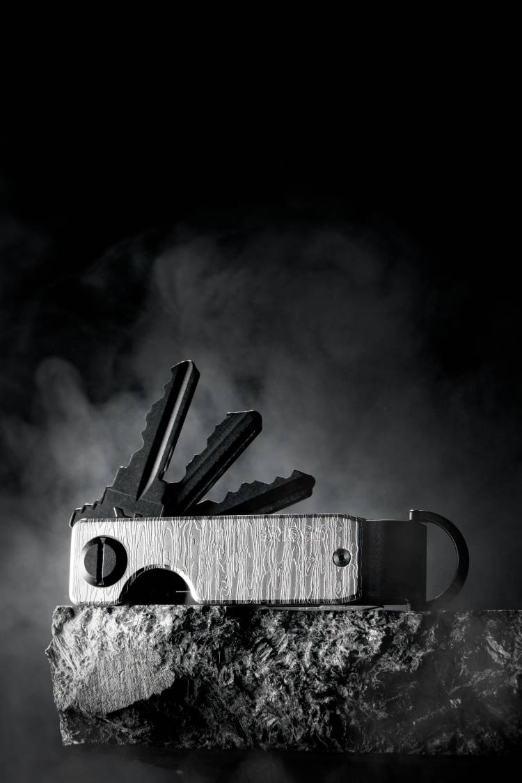 Ridge Damascus keycase with a smoky background