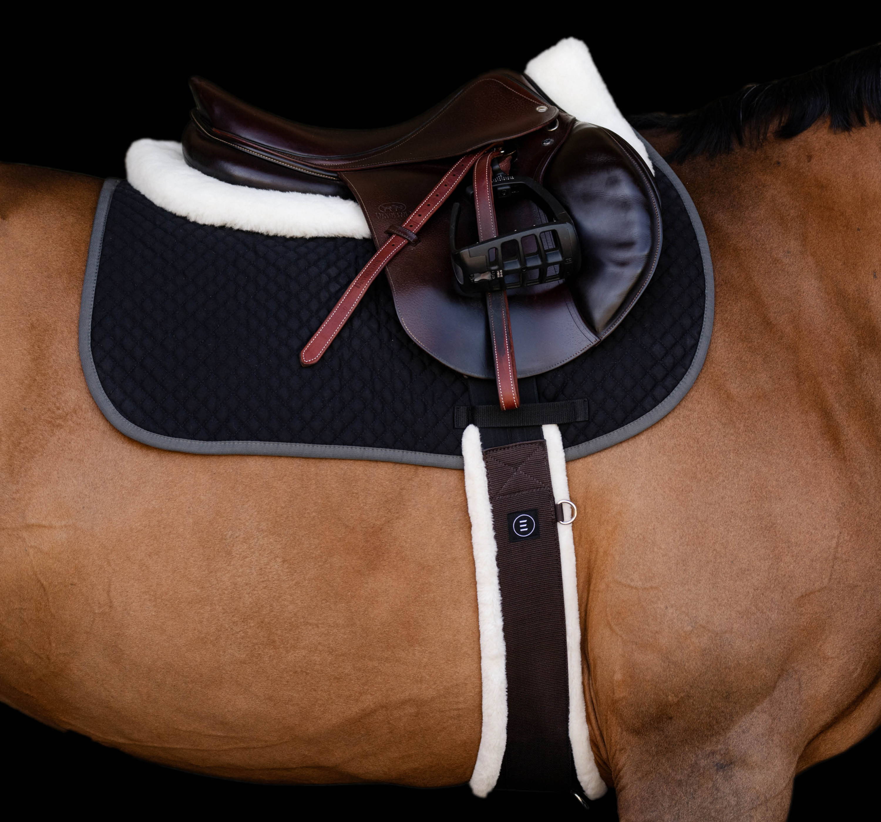 Essential Schooling and Dressage Girth with UltraWool Liner
