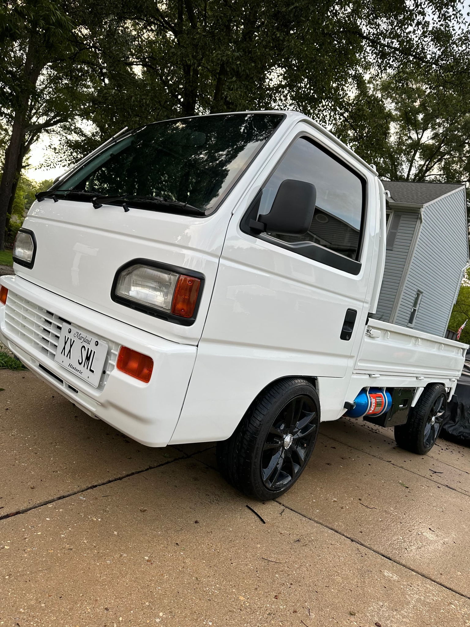 Danny’s 1993 Honda Acty mini truck with Shocker XL Train Horns installed