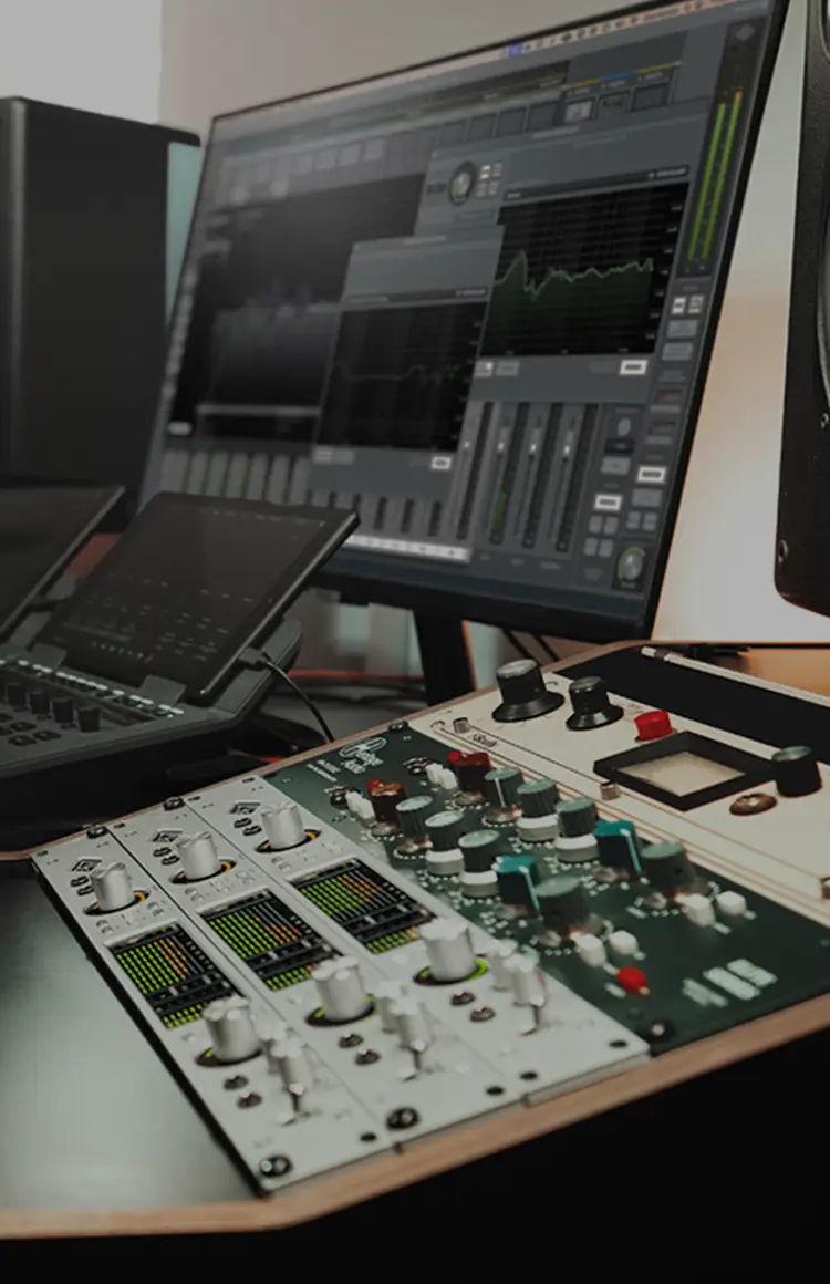 Univeral Audio Apollo X Gen 2 interface deal with up to £840 off - Andertons Music Co.