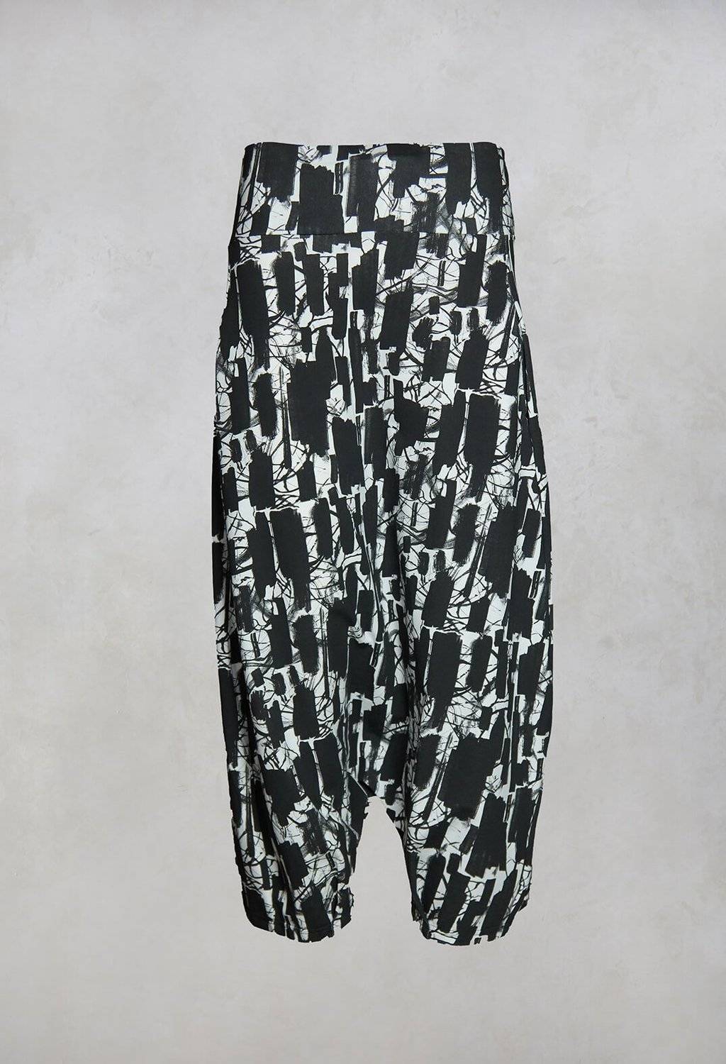 https://www.oliviamay.org/collections/mama-b/products/botte-s-drop-crotch-trousers-in-nero-mama-b-20032?variant=33715813220440
