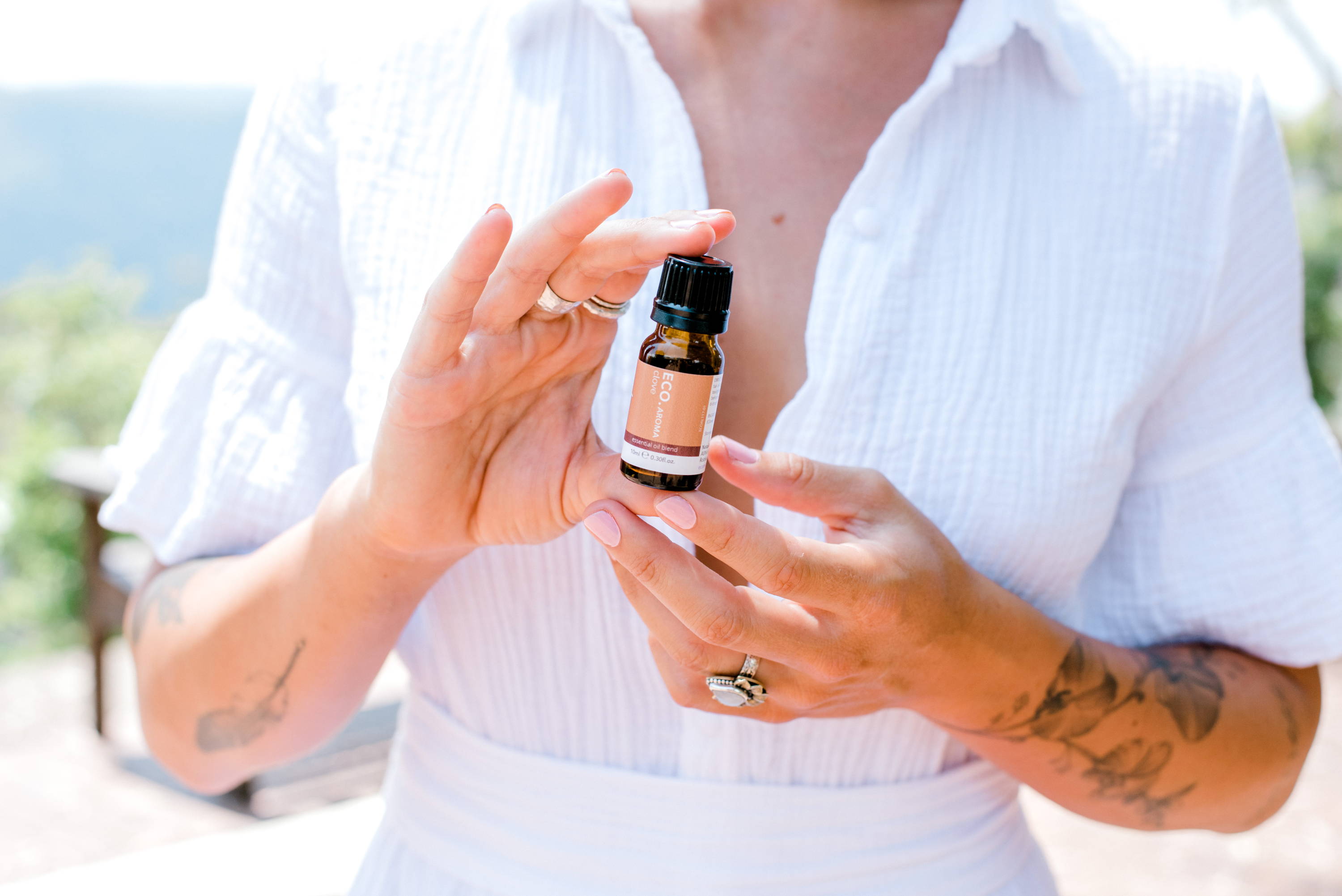 uses and benefits of clove essential oil