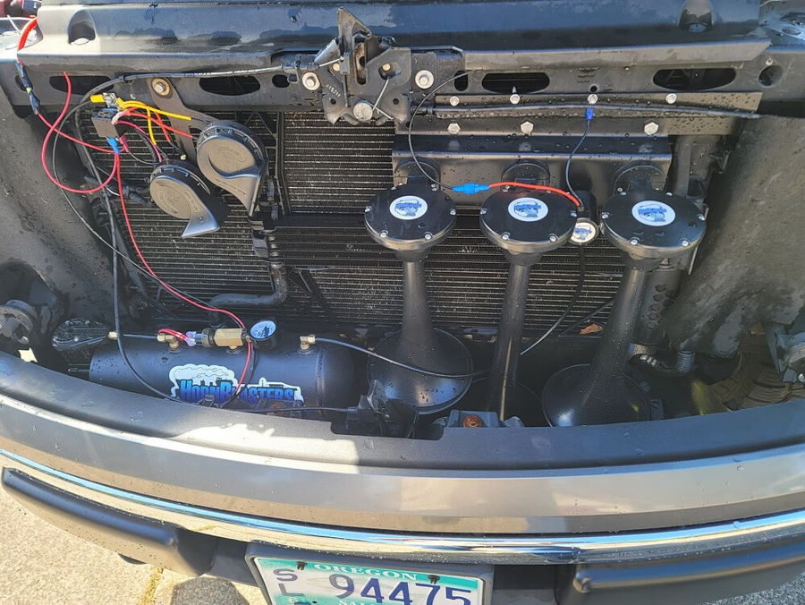 2011 Ford F-150 Flatlaw train horn grille install