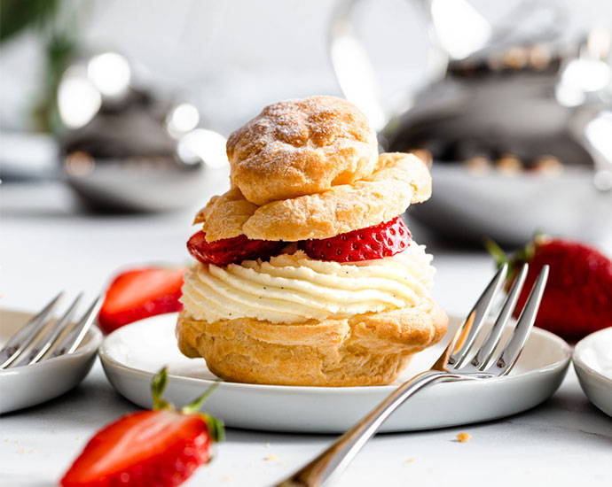 Strawberry Choux Buns