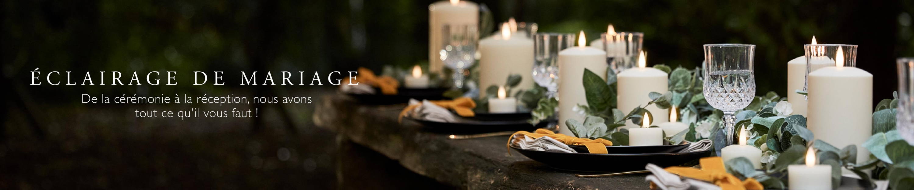 Table de mariage avec bougies Truglow et feuillage.