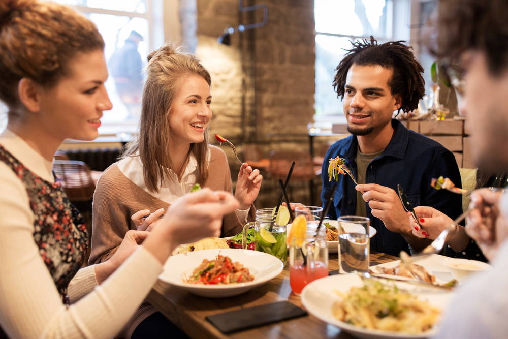 friends-eating-vegan-food