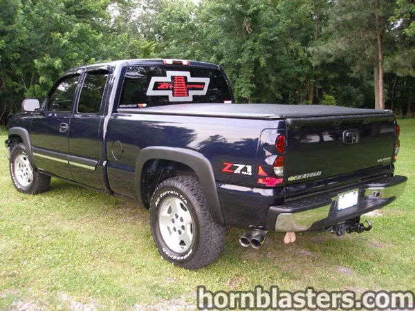 Rear three-quarter view of Jerry's dark blue 2006 Chevrolet Silverado 1500 Extended Cab parked on grass, install photo 2