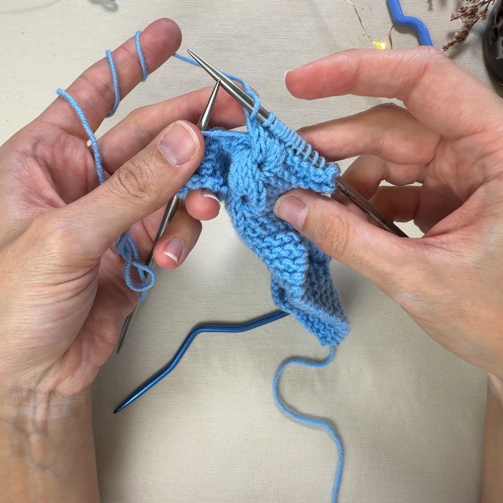 Linksgeneigten Zopf stricken: Schritt 8.