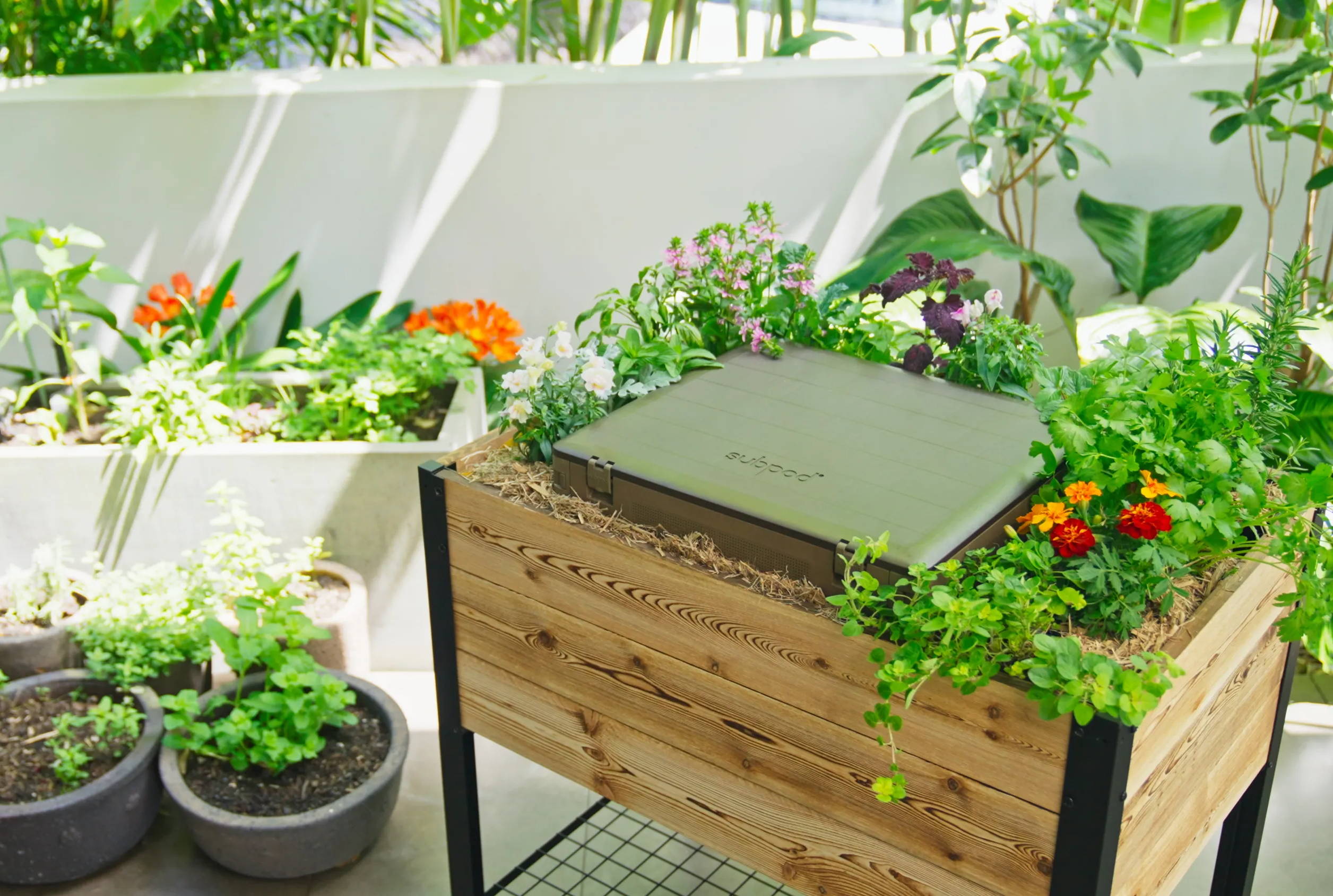 Subpod-Modbed Balcony Garden Planter - EarthHero