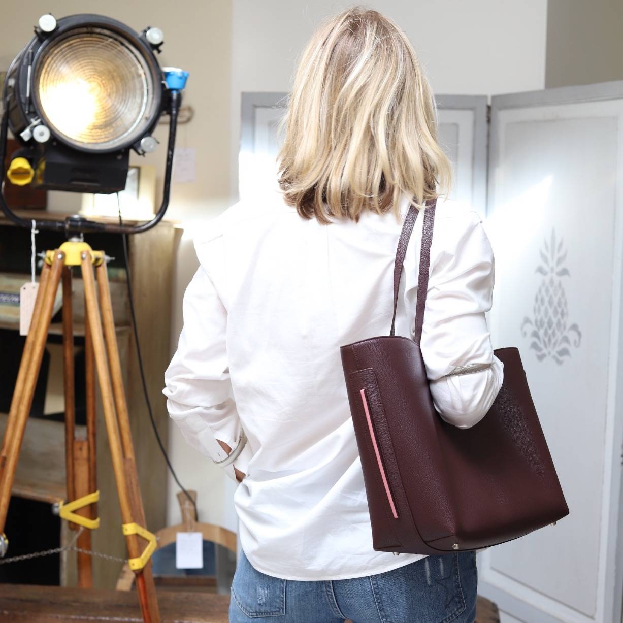 LUXTRA vegan tote bag apple burgundy maroon