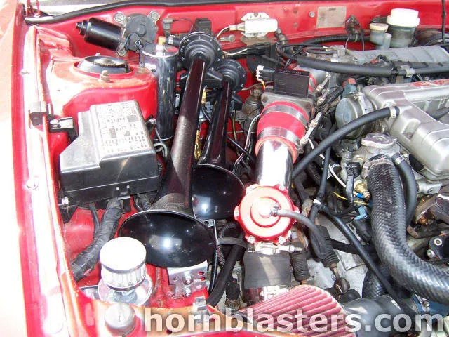 Alternate angle Shocker XL horn assembly and tank routing on 1992 Eagle Talon photo 11