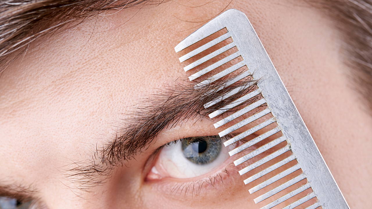 Ubarmhjertig hovedsagelig strøm How to Trim Eyebrows For Men: A Step-by-Step Guide