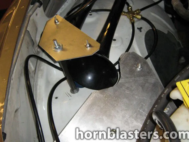 Mounted horn and air system detail on Richard's Dodge Ram photo 23