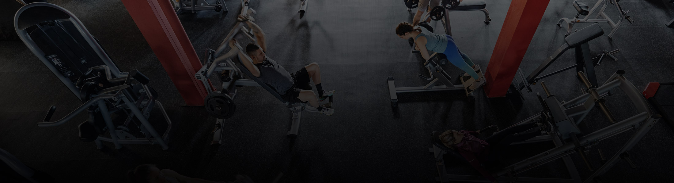 People exercising in a gym with workout equipment, representing security and monitoring solutions for health and fitness centres
