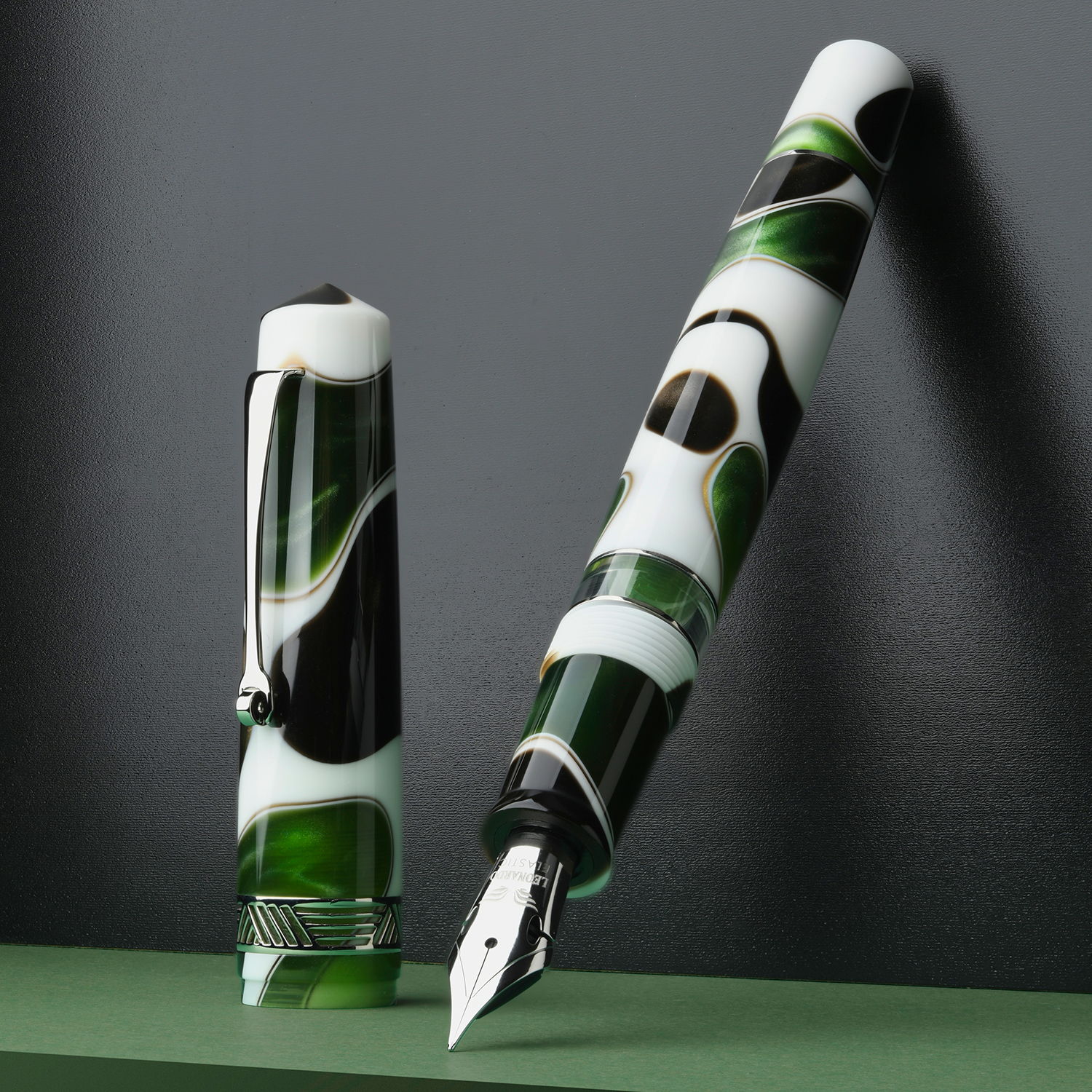 Leonardo Momento Magico Foglia fountain pen with white, green, and brown acrylic resin and steel finish trim